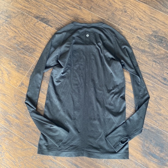 Lululemon swiftly tech long sleeve black size 10 - Picture 6 of 6